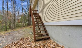 95 Hitching Post Ln, Bedford, NH 03110