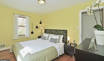 21 E OAK St E, Alexandria, VA 22301