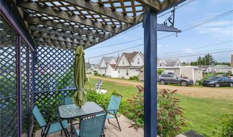 64 Burnside Ave, Narragansett, RI 02882