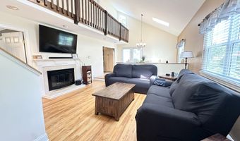 42 Taagan Point Rd, Danbury, CT 06811