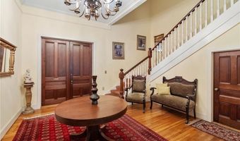 6 Howe Ave 8, Newport, RI 02840