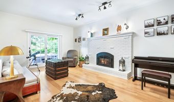 30 Packard Dr, Middletown, NJ 07748