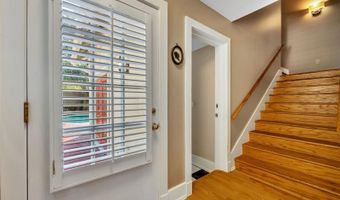 1230 GOLDEN Ln, Orlando, FL 32804