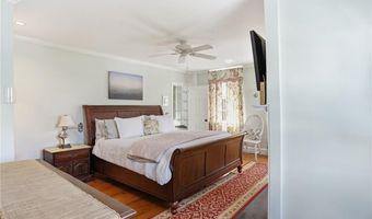 693 Hope St, Bristol, RI 02809