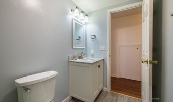 49 Canterbury Dr, Athens, OH 45701