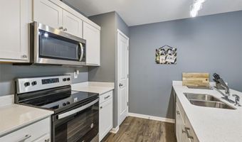 2202 Barry Dr, Adel, IA 50003