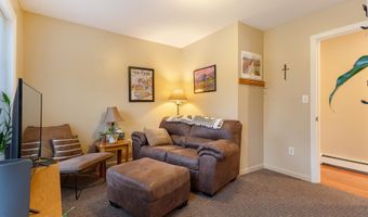 38 Fairview Ave, Auburn, ME 04210