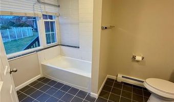 3 Admiralty Dr 3-3, Middletown, RI 02842