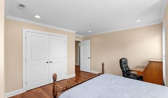 6932 ALPINE Dr, Annandale, VA 22003