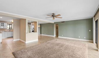 652 LAKE VILLAS Dr D, Altamonte Springs, FL 32701