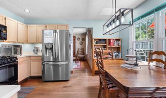 16 Tanglewood Dr, Barnegat, NJ 08005