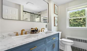 70 Baldwin Orchard Dr, Cranston, RI 02920