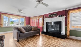 25 Meadow Ln, Amityville, NY 11701