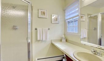 9 S Amundsen Ln, Airmont, NY 10901