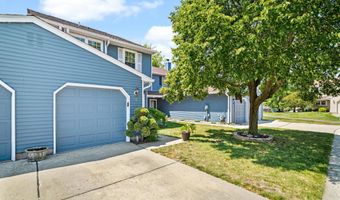 4 DEERFIELD Ct, Bordentown, NJ 08505