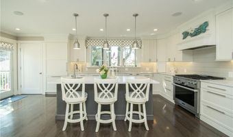 6 Bayside Ave, Newport, RI 02840