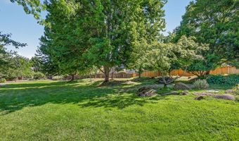 414 Parkside Dr, Ashland, OR 97520