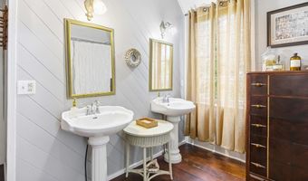 128 4th St, Apalachicola, FL 32320