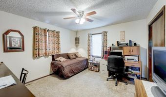 4 Lakeridge Dr, Arkansas City, KS 67005