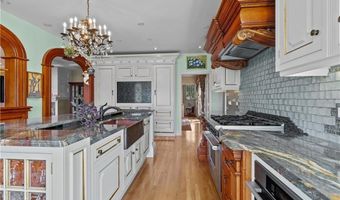 33 Courageous Cir, Bristol, RI 02809