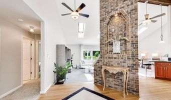 611 W Whiting Ln, Arlington Heights, IL 60004