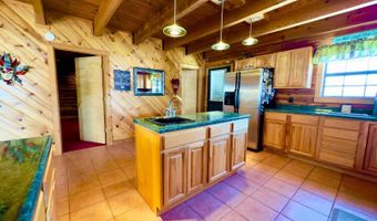 300 Round Up Ln, Bakersfield, MO 65609