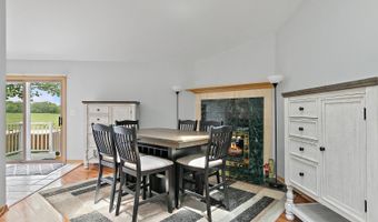 2040 Honey Locust Dr, Algonquin, IL 60102