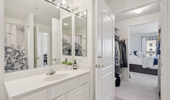 901 N MONROE St 1013, Arlington, VA 22201