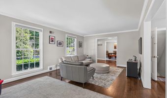 6720 NEWBOLD Dr, Bethesda, MD 20817