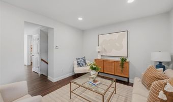 2373 Hiddengarden Ct, Ballwin, MO 63021