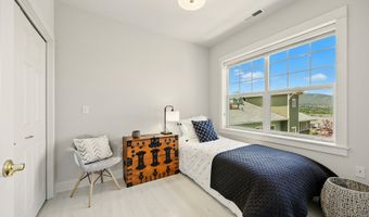969 Golden Aspen Pl, Ashland, OR 97520