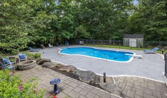 15 Sophia Cir, North Kingstown, RI 02852