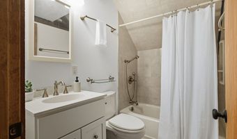 4 Lantern Ln, Bedford, MA 01730