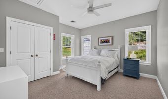 2 Kings Pine Ln, Arundel, ME 04046