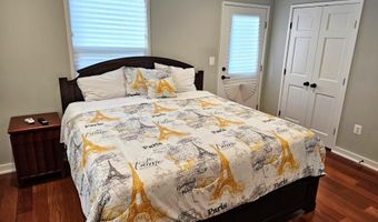 4106 GAULT Pl NE 5, Washington, DC 20019