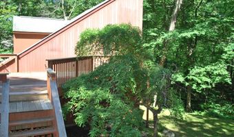 43 Camelot Dr, Bedford, NH 03110