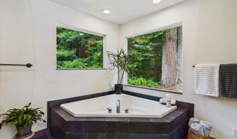 186 Lindholm Ln, Arcata, CA 95521