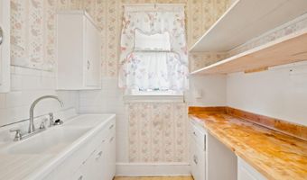 3811 WOODBINE Ave, Baltimore, MD 21207