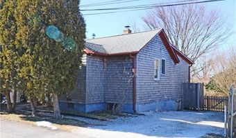 12 Draper Ave, Middletown, RI 02842