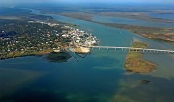 250 Bobby Cato St, Apalachicola, FL 32320