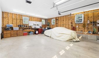 584 Blackrock Rd, Coventry, RI 02816