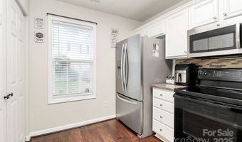 7707 Brisbane Ct, Charlotte, NC 28215