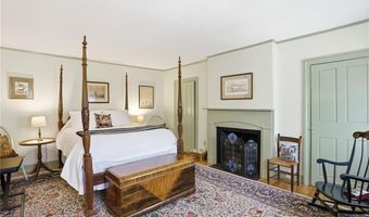 693 Hope St, Bristol, RI 02809
