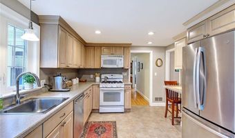 25 Belton Dr, Barrington, RI 02806