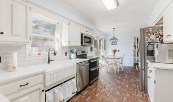 208 Edgewood Dr, Americus, GA 31709