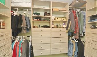 40 Kathryn Ln, Bangor, ME 04401