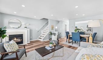 6208 LES DORSON Ln, Alexandria, VA 22315