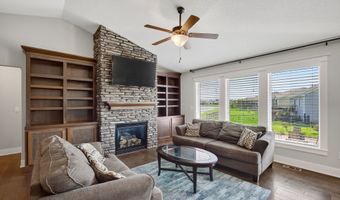 2027 NW 24th St, Ankeny, IA 50023