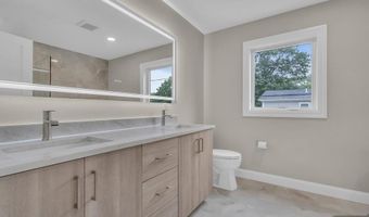 55 Maiden Ln, Bergenfield, NJ 07621