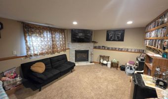 14 S Illinois St, Aberdeen, SD 57401